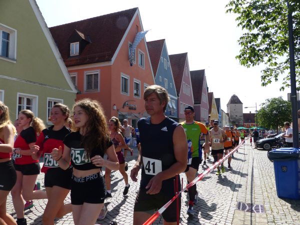 Volksfestlauf Freystadt 2022 - Bild 2 - ©Schöll Anne